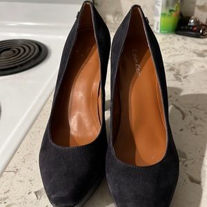 Black faux suede Calvin Klein size 6 heels